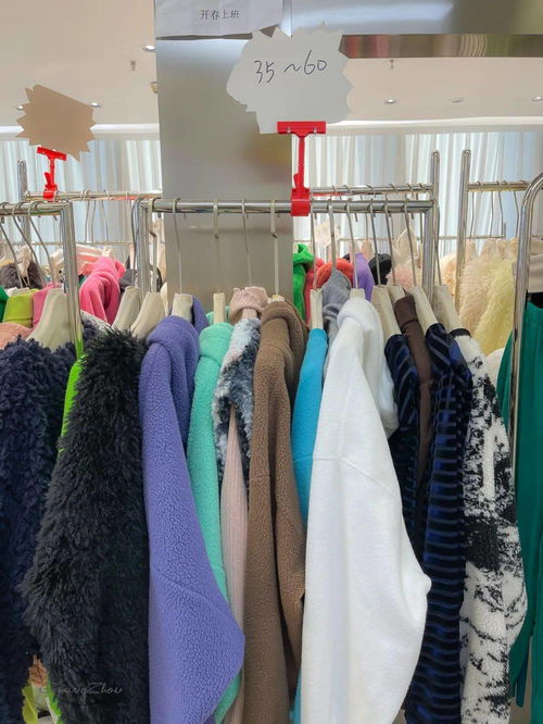 服裝批發市場清倉尋寶 100元3件靚衫與20元牛仔褲，哪里更抵？